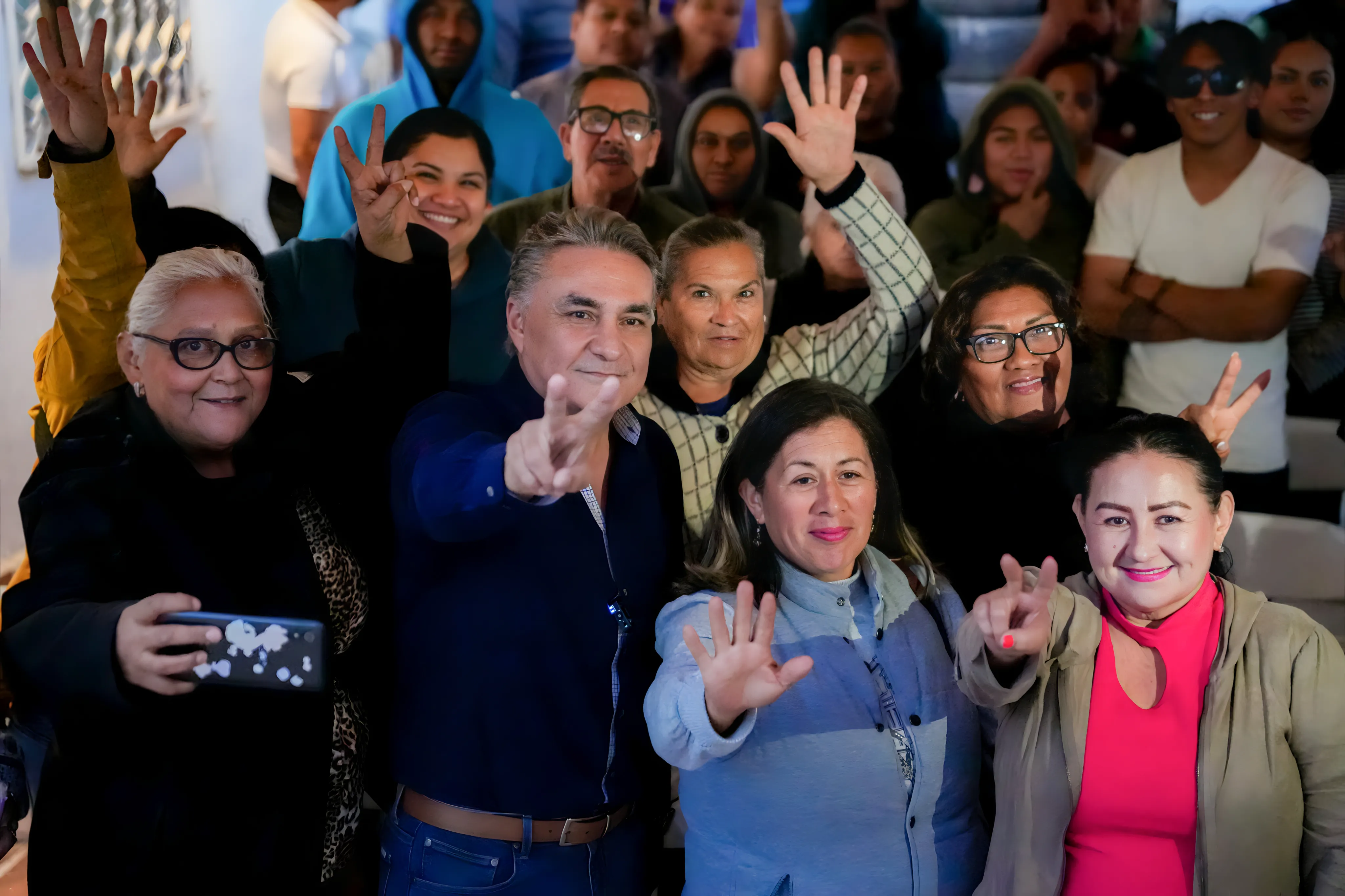 Jesús Ruiz Uribe dando un mensaje en un evento público